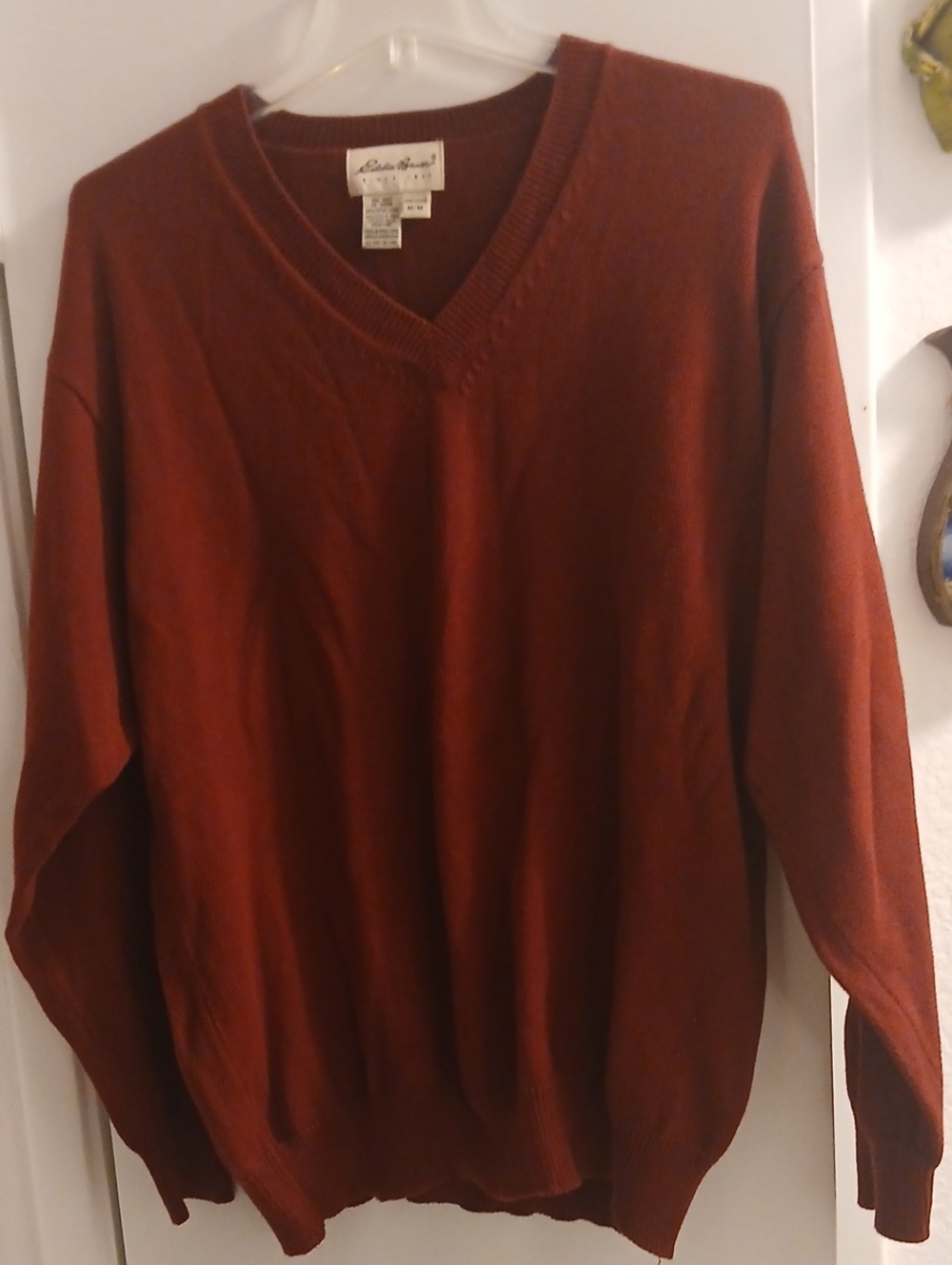 Eddie Bauer Men's V-Neck Sweater in Deep Burgundy Medium Long Sleeve 100% Cotton